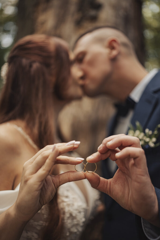 Kamerzysta na wesele Tarnowskie Góry – romantyczna sesja pary młodej w jakości 4K.