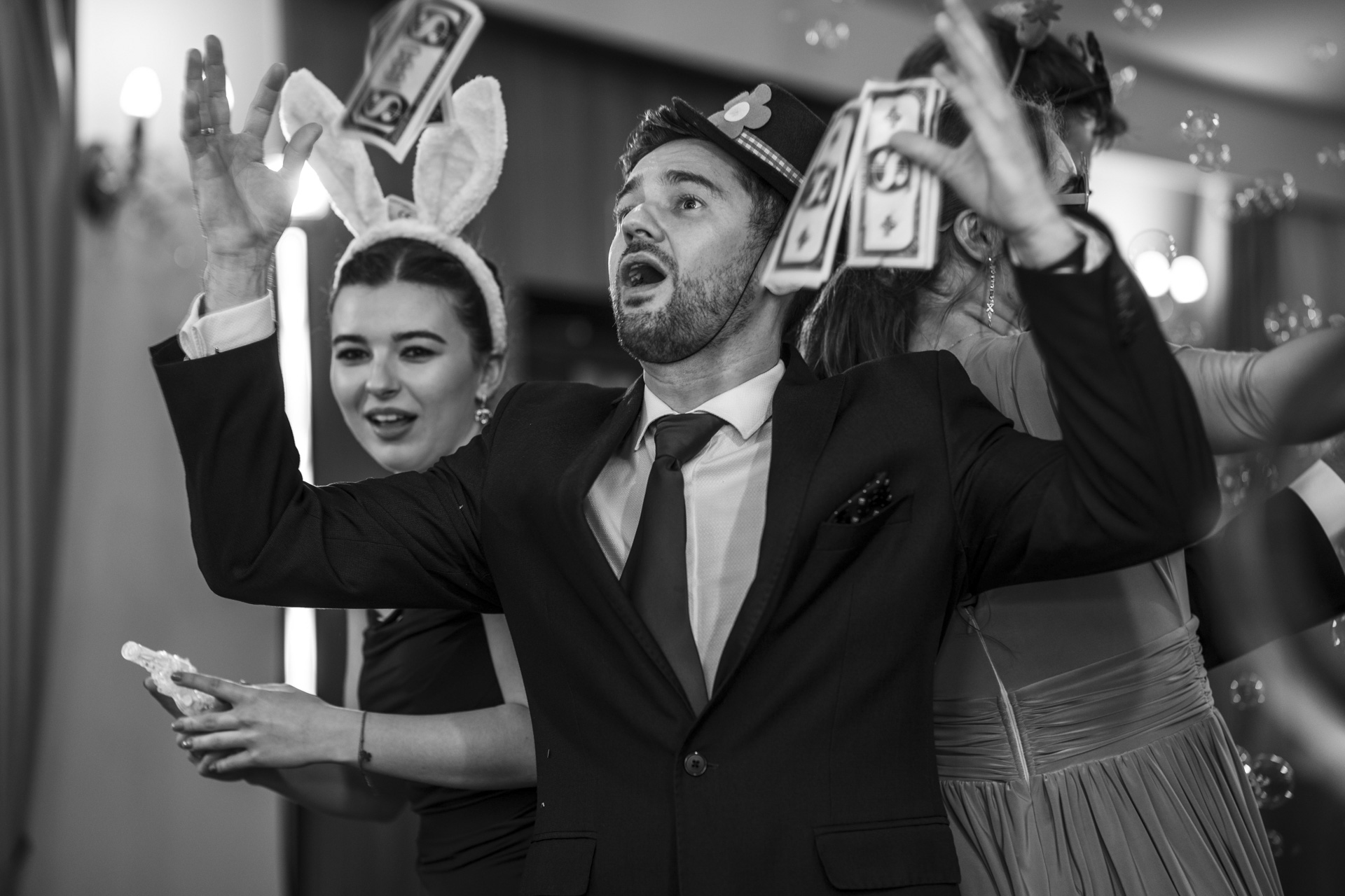 Fotograf ślubny Siemianowice Śląskie – radosne chwile i emocje gości podczas przyjęcia weselnego.
